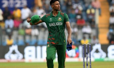 মোস্তাফিজ চোটে ছিটকে গেলেন, পাকিস্তান সিরিজে খেলবেন না