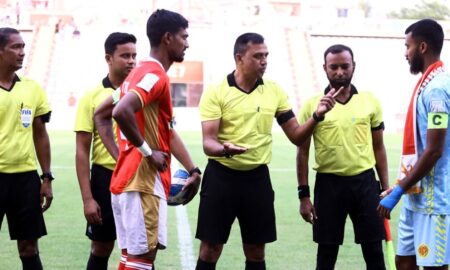 মাঠে রেফারিরা অনিরাপদ কেন
