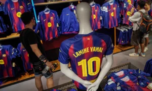ইয়ামালের ১০ নম্বর জার্সির বিক্রি প্রথম দিনেই ১ কোটি ইউরো ছাড়াল!